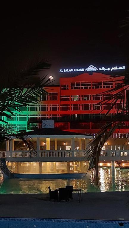Al Salam Grand Hotel Al-Burajmi Exteriér fotografie